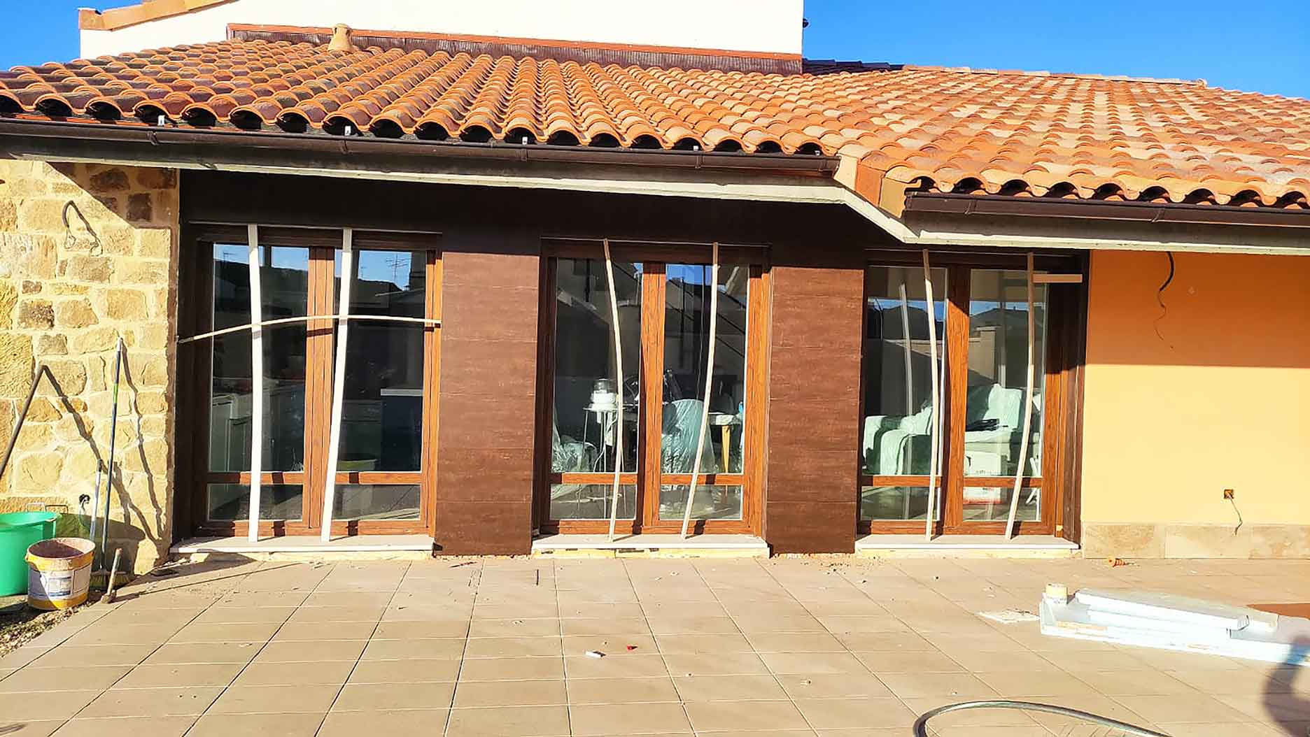 Fachada con revestimiento exterior de madera